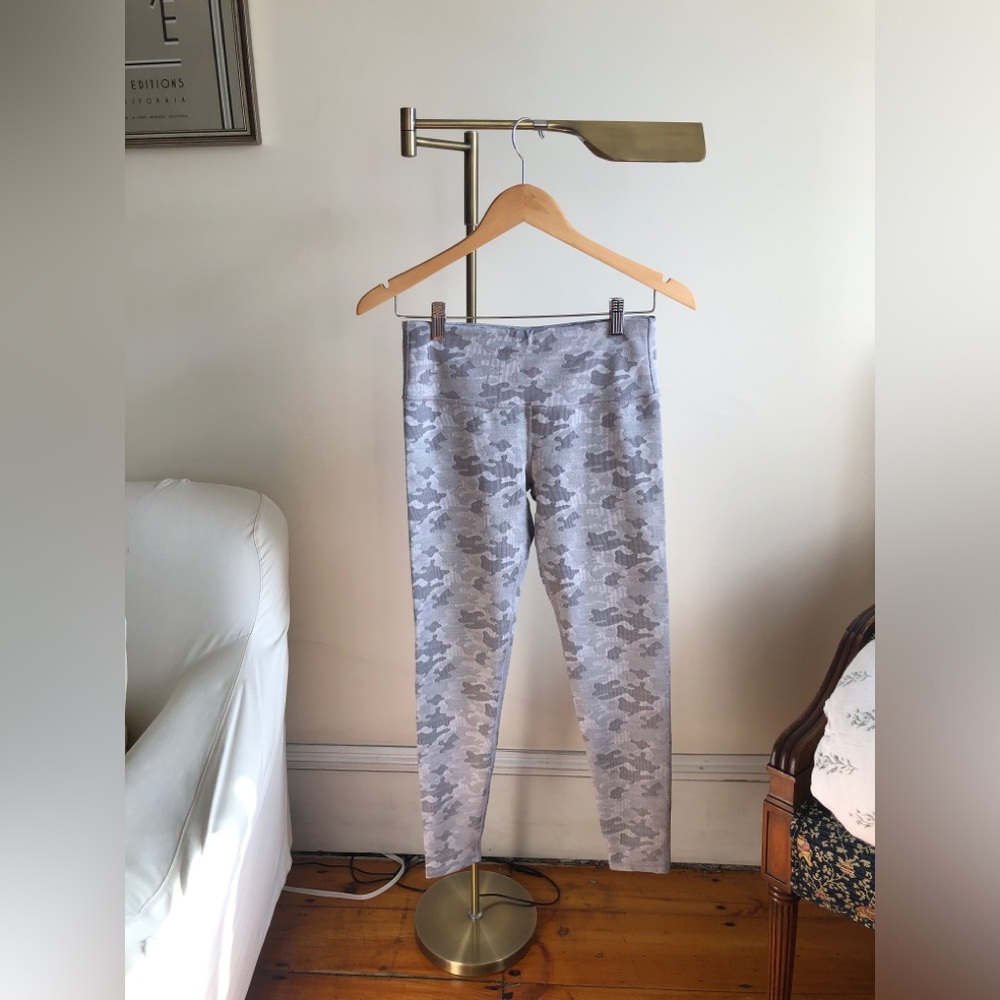 HIGH WAIST PRINTED CAMO JACQUARD LEGGINGS